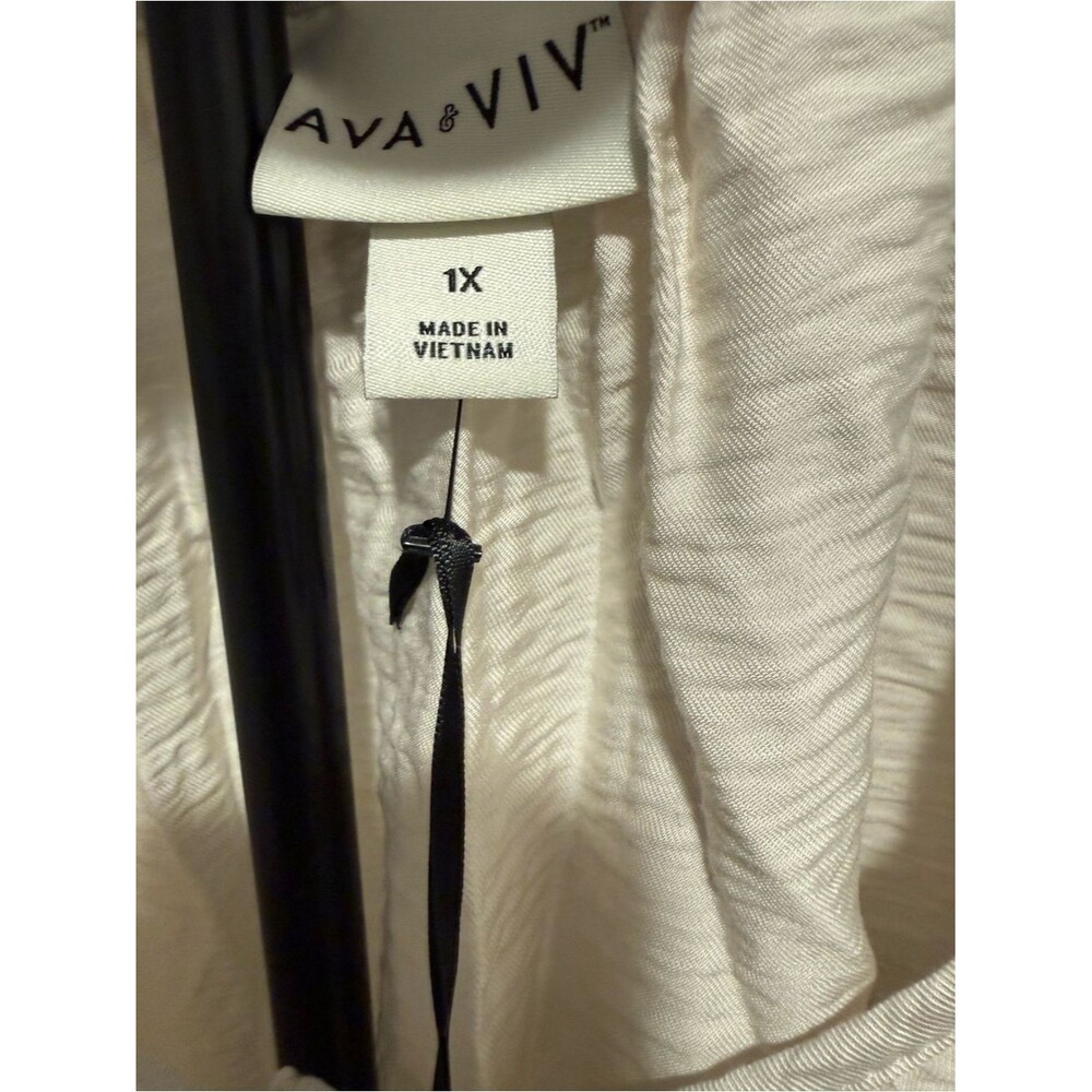 Ava & Viv Cream Button-Front Puff Sleeve Top - Picture 2 of 3